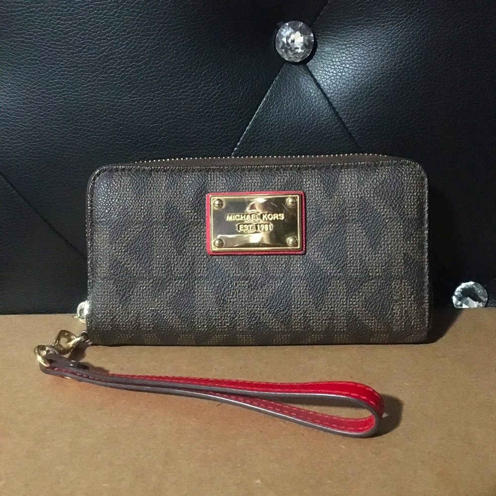 Michael Kors Jet Set wristlet